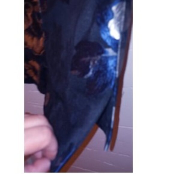 Judith and Charles beautiful top. Satin feel. Fit and quality to the forefront. - Picture 3 of 4